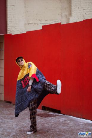 杨祐宁化身“纽约客”现身美国街头引围观