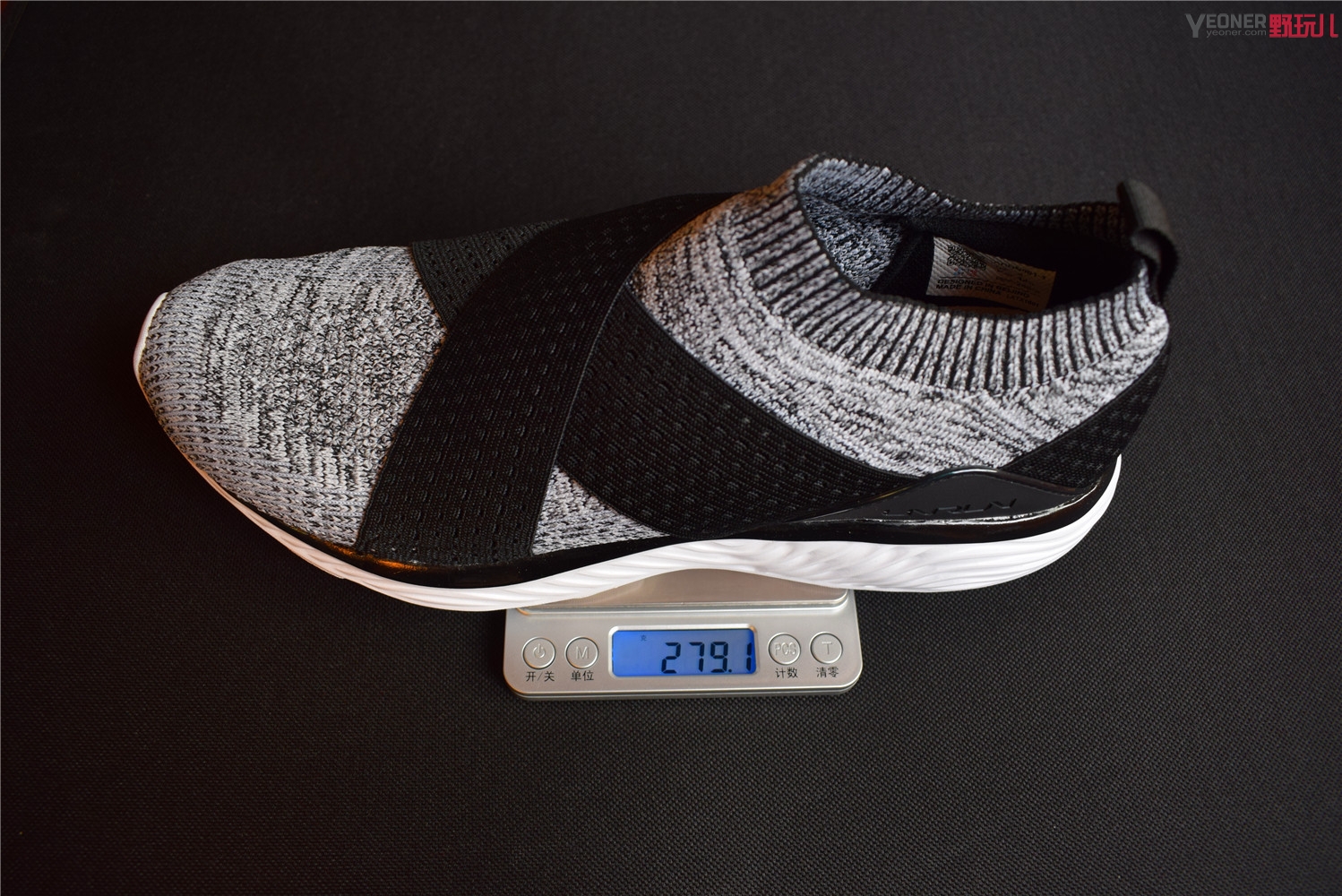 穿马拉松袜子跑步脚疼,李宁跑鞋袜套式