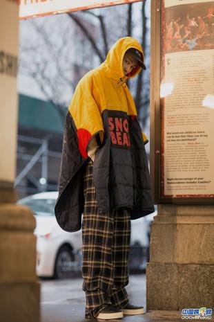 杨祐宁化身“纽约客”现身美国街头引围观