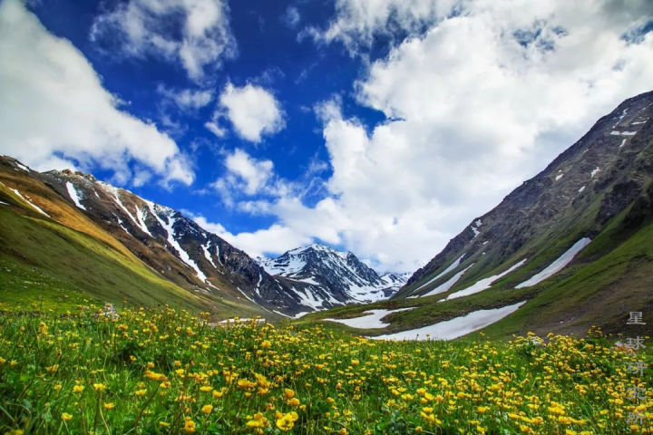伊犁这个偏远的西部城市,新疆伊犁市靠近哪个位置