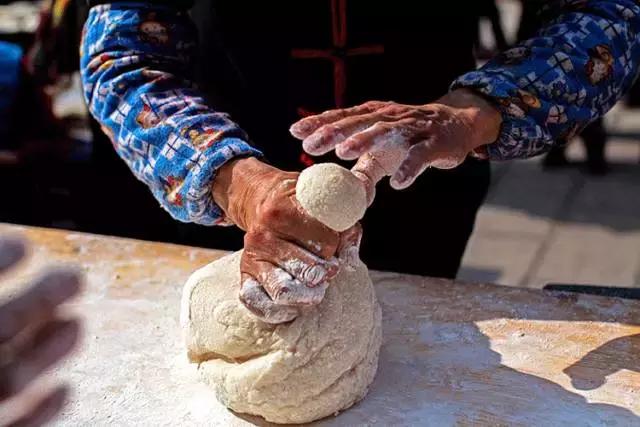 这道冷门的传统小吃馋人直流口水,各类让人垂涎的小吃舌尖上的中国