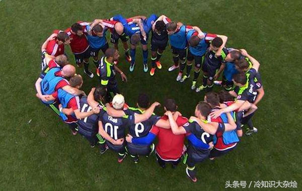 足球基本规则黄牌,足球除了红牌黄牌还有什么牌