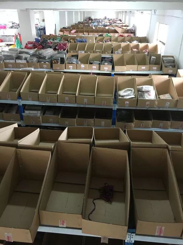 “情趣镇”女工，一群离“风情”最近的人