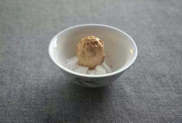 土豆去皮小窍门又快又好不浪费,用削皮刀快速削土豆