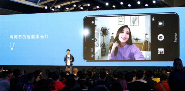 堆料千元机，光荣畅玩7c发布899元起