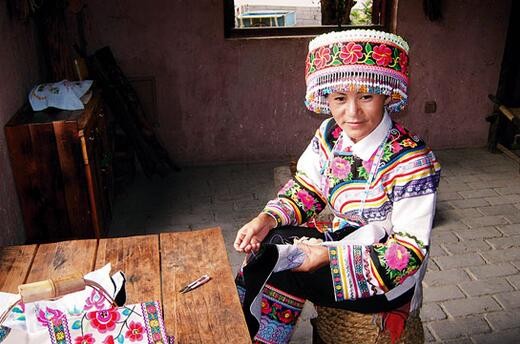 彝族风俗女孩不外嫁吗,彝族结婚后为何要分开睡