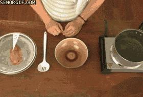 土豆去皮小窍门又快又好不浪费,用削皮刀快速削土豆