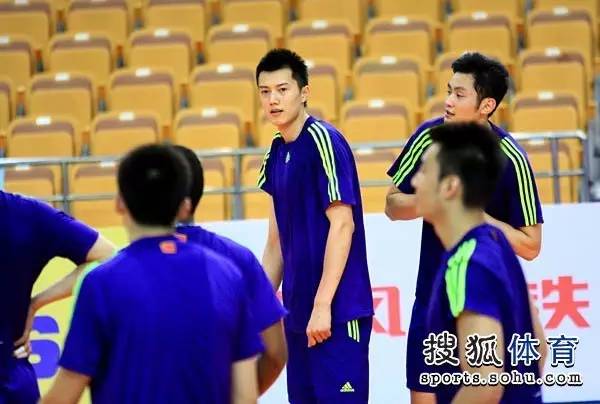 踢球的都是男模？男排队员表示不服！