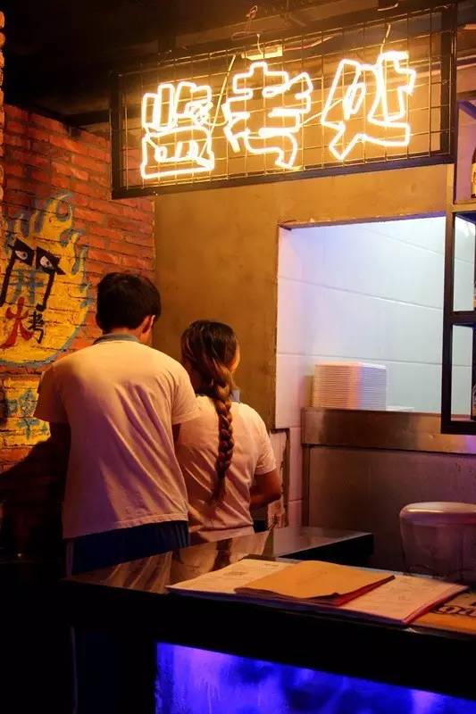 这家小馆子菜单上居然有奥数题！跑去求虐的吃货还不少！