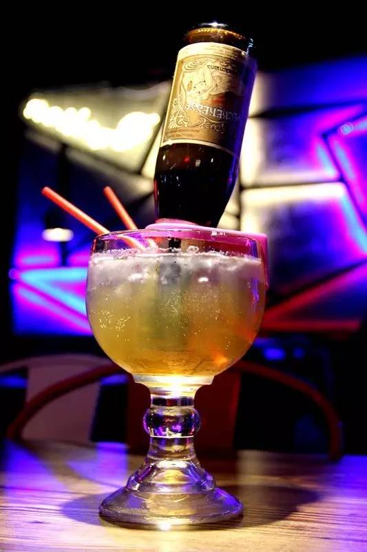 这家小馆子菜单上居然有奥数题！跑去求虐的吃货还不少！