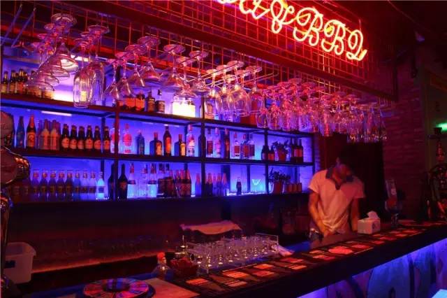 这家小馆子菜单上居然有奥数题！跑去求虐的吃货还不少！