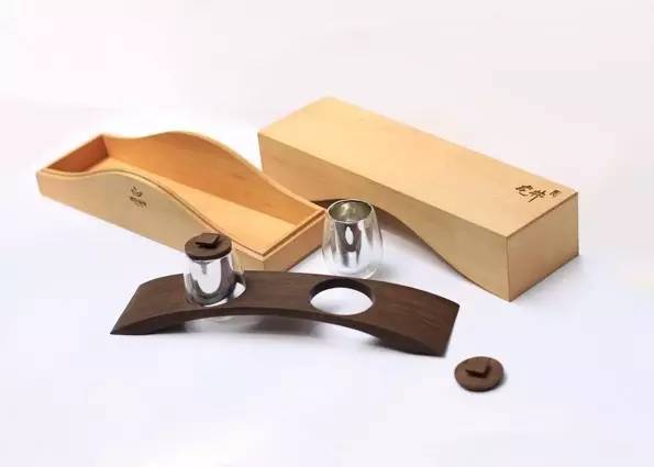 传统与现代碰撞与融合,传统和现代生活方式