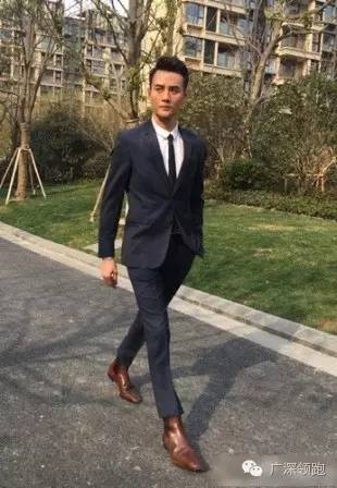 男神王凯：饭前健身房，饭后楼下慢跑衣架子是这样练成的