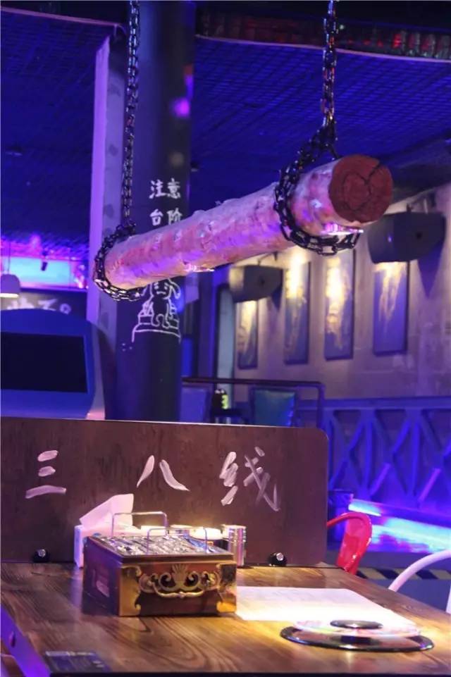 这家小馆子菜单上居然有奥数题！跑去求虐的吃货还不少！