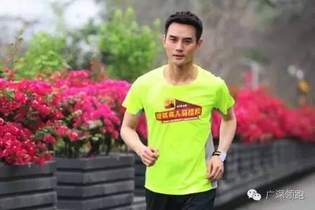 男神王凯：饭前健身房，饭后楼下慢跑衣架子是这样练成的