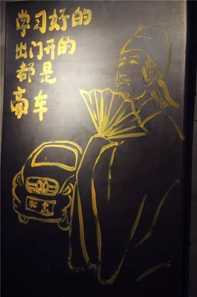 这家小馆子菜单上居然有奥数题！跑去求虐的吃货还不少！