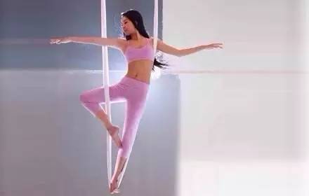 怎样学会空中劈叉,怎么学会空中劈叉