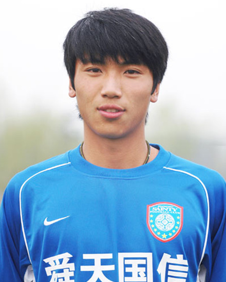 他由中卫改打前锋，曾试训帕尔马，攻破恒大球门，如今路在何方？