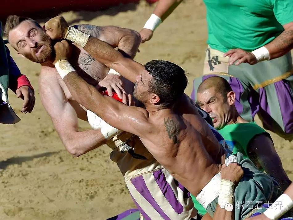 奇葩进球足球比赛视频,足球最奇葩的比赛