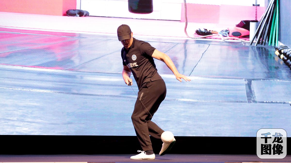 华文足球俱乐部和华文汇信,华文足球俱乐部