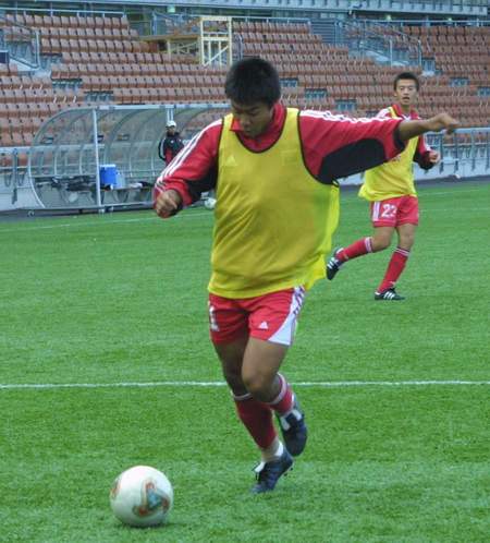 他17岁闪耀世青赛，没给领导敬礼被国奥开除，26岁堕落退役