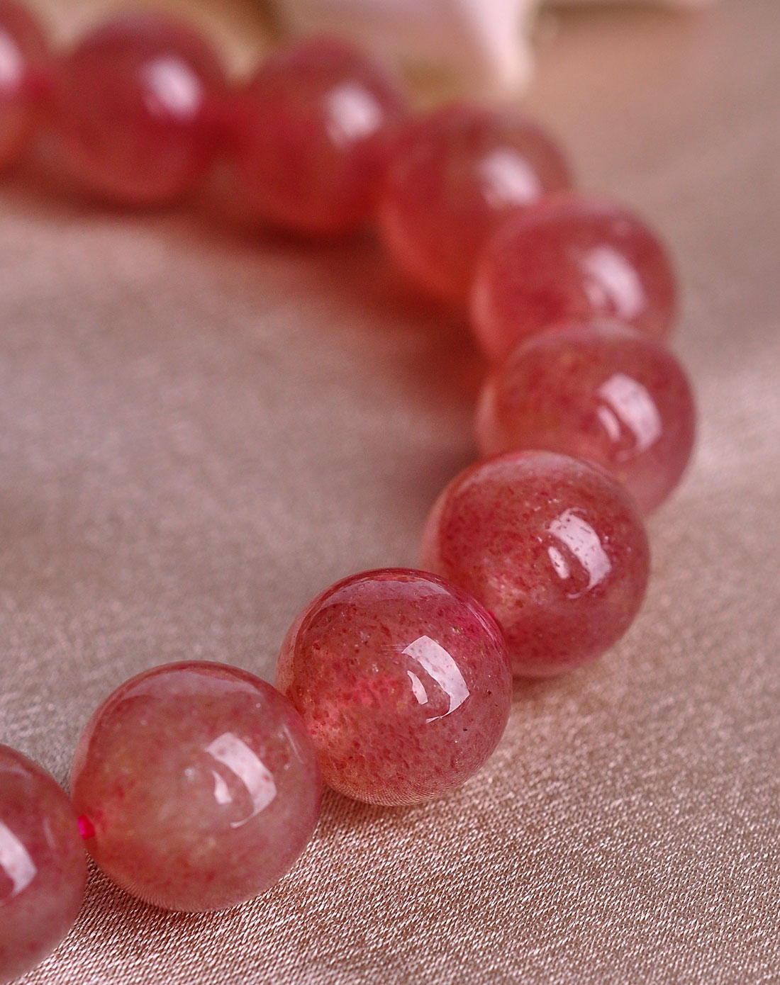 春末夏初，草莓之嫣红，水晶之媚生——草莓晶