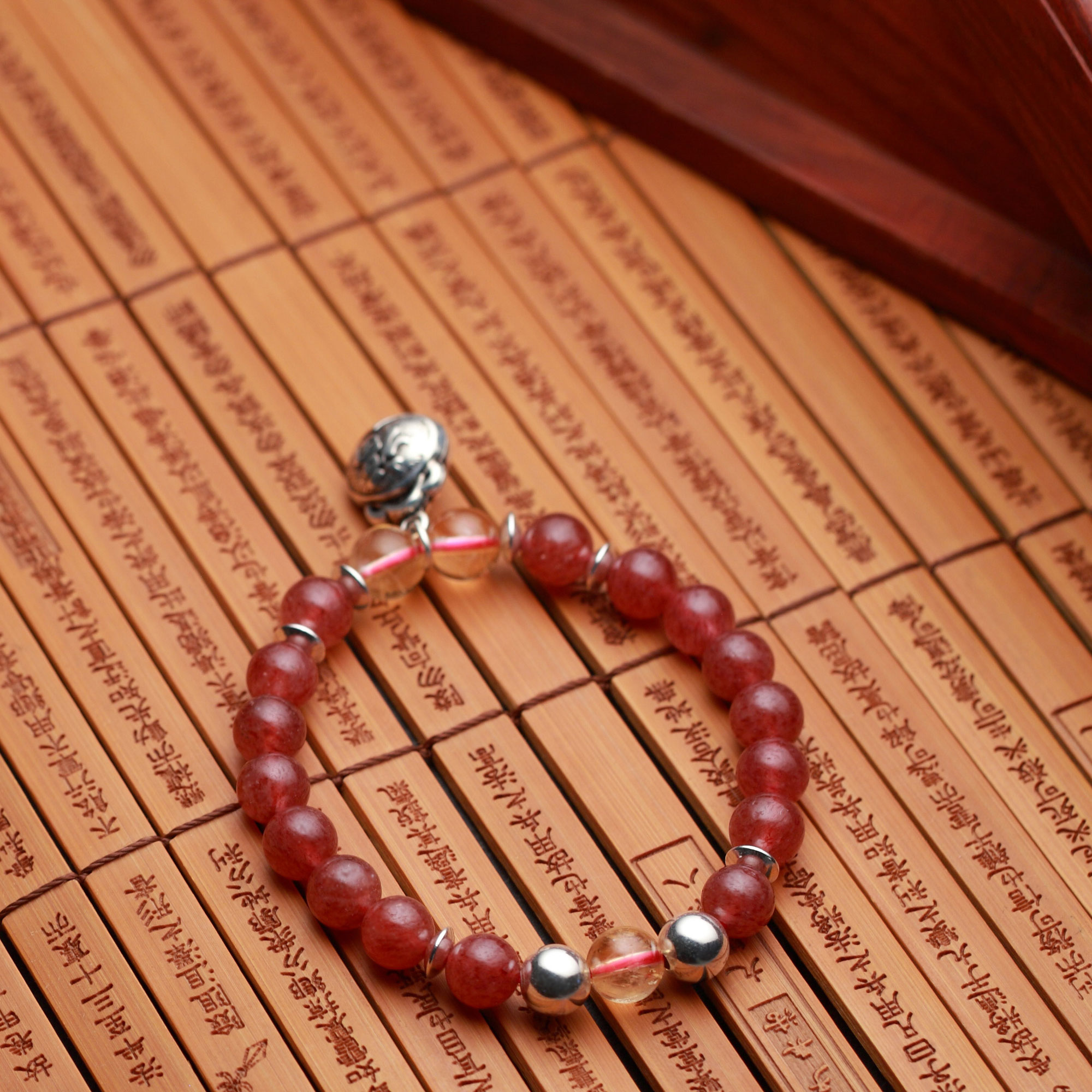 春末夏初，草莓之嫣红，水晶之媚生——草莓晶