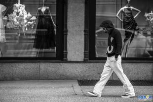 杨祐宁化身“纽约客”现身美国街头引围观