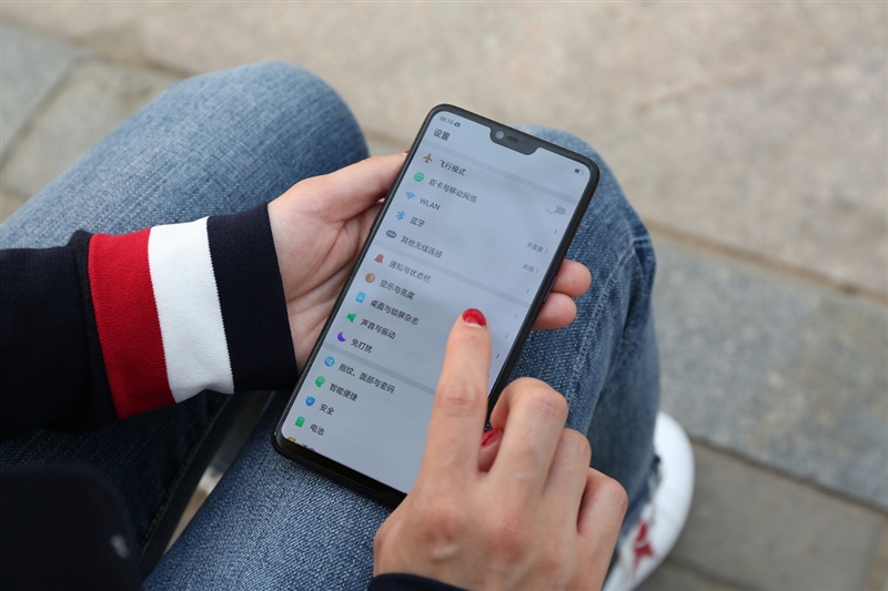 最超值的异形全面屏！OPPOR15评测：全系6+128