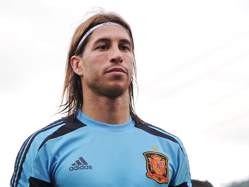 拉莫斯小辫子发型,拉莫斯1718赛季发型