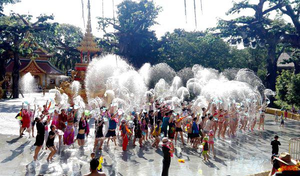 锦绣中华泼水节，一不小心踏遍了整个中国