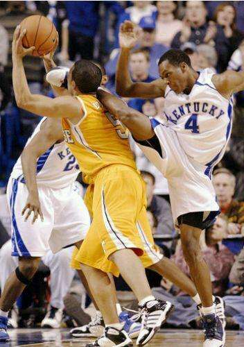 nba球员展示姚明的照片,nba姚明经典名场面照片