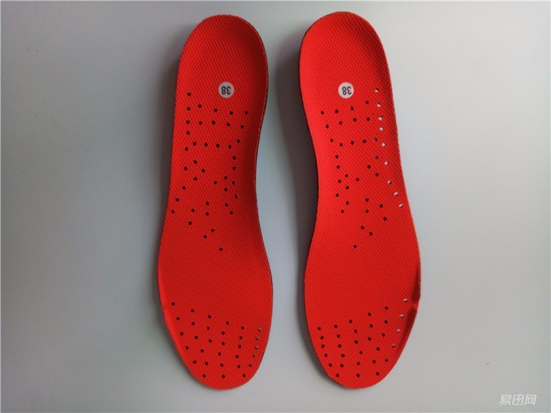 迪卡侬agility500mg足球鞋,开箱白红色的迪卡侬足球鞋