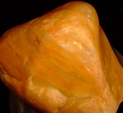 黄蜡石鉴赏用抛光吗,黄蜡石最简单抛光方法