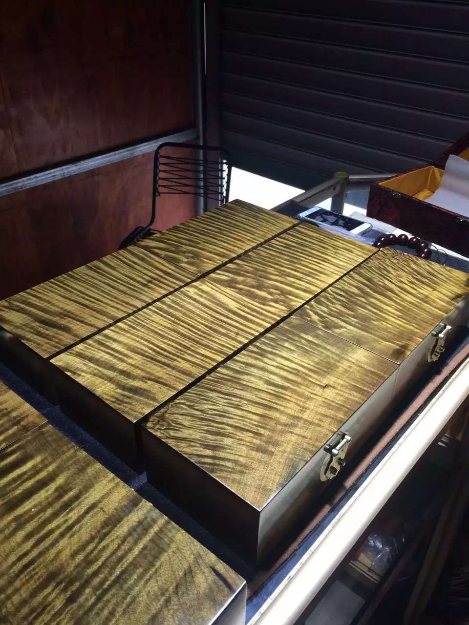 农民挖出天价乌木归属引争议,四川挖到天价乌木纪录片