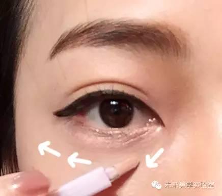 眼袋黑眼圈泪沟法令纹怎么遮瑕,遮瑕黑眼圈眼袋泪沟明星同款