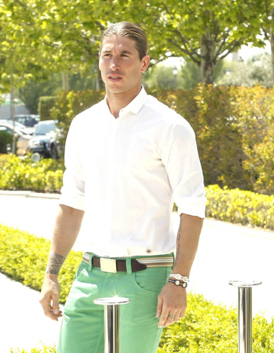 拉莫斯小辫子发型,拉莫斯1718赛季发型