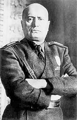 他是法西斯创始人，多次背叛希特勒却受到希特勒一生的拥护