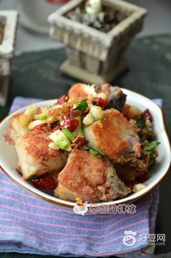 炸鱼怎么挂糊能外酥里嫩,炸鱼盒外酥里嫩