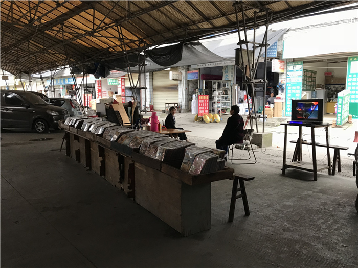 乱逛|曾经我总是跟着大人赶犀浦