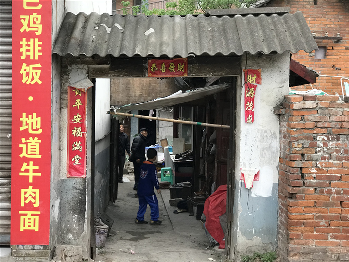 乱逛|曾经我总是跟着大人赶犀浦