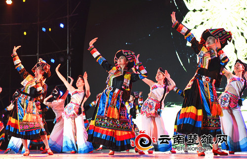 欢歌起舞迎盛世四海宾朋聚彝州