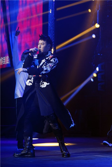 潘玮柏金榜演唱会,潘玮柏携新歌空降点唱厅