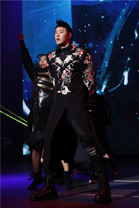 潘玮柏金榜演唱会,潘玮柏携新歌空降点唱厅