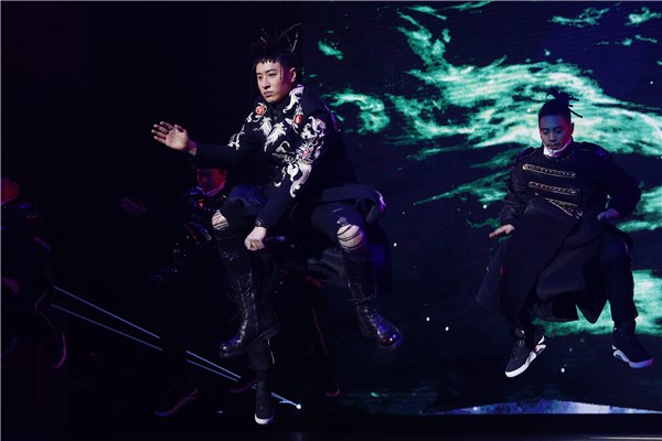 潘玮柏金榜演唱会,潘玮柏携新歌空降点唱厅