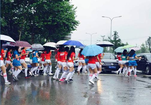 端午节刷爆朋友圈的美女足球宝贝原来是她们！