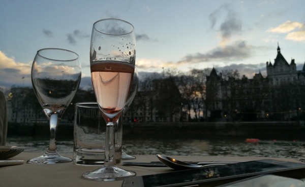 华为p系列对比苹果手机,华为p40pro和苹果xs哪个好