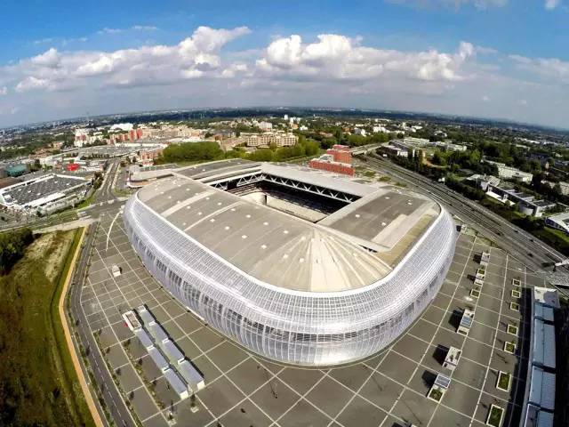 了解高尔夫每一根球杆的知识,了解高尔夫球的知识