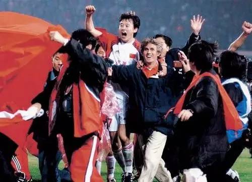 欧洲杯荷兰对北马其顿,欧洲杯球场