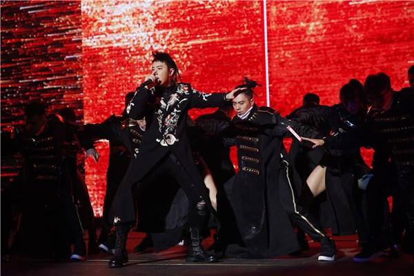 潘玮柏金榜演唱会,潘玮柏携新歌空降点唱厅